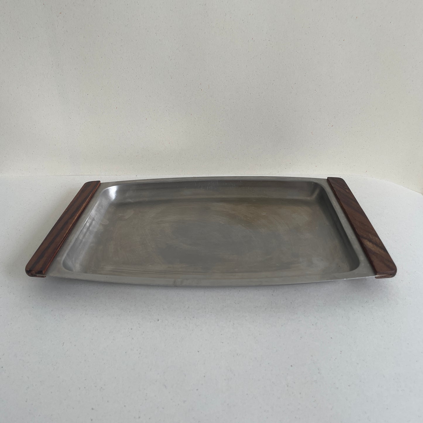 Stainless steel large plate with wooden handle