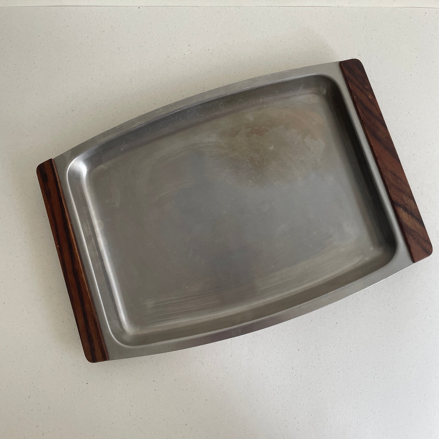 Stainless steel large plate with wooden handle