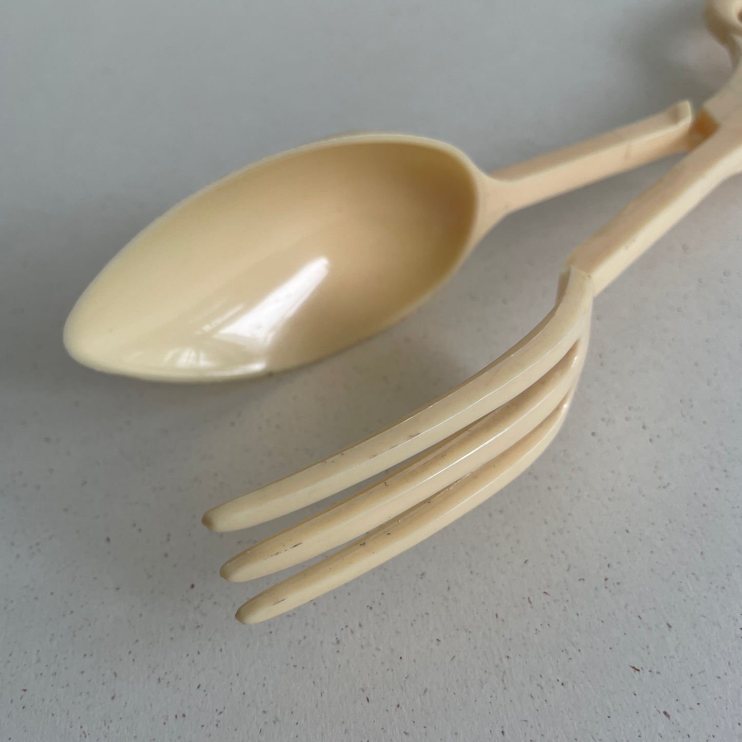 Salad tongs with elephant handles