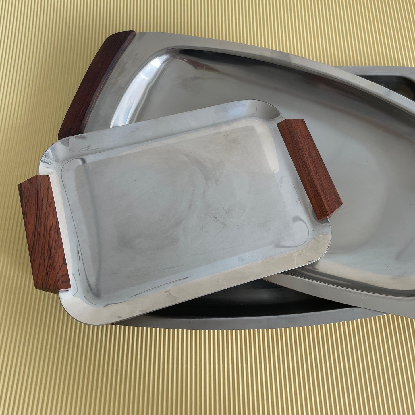 Stainless steel small plate with wooden handle